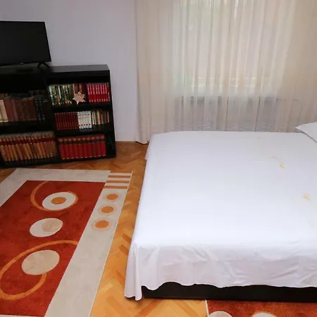 Promenade Apartment *